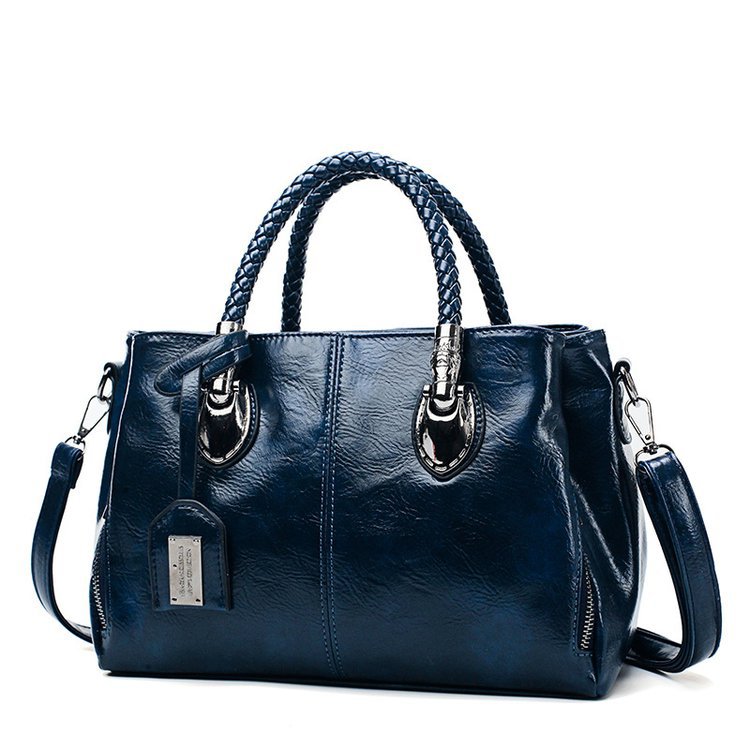 European and American retro women's bag trend, new cross-border hand-held shoulder crossbody bag made of oil wax leather for export, one piece, global consignment Application Scenario
