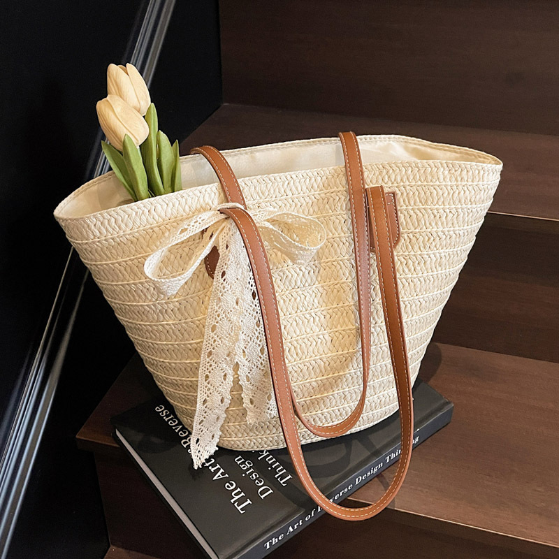 Summer handbag for women, seaside tote bag, large-capacity woven single-shoulder bag, rattan woven straw bag, bucket bag for moisture full figure