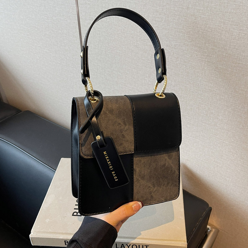 This year, there is a trend of fashionable, versatile, casual and stylish hand-held small square bags for women details Picture