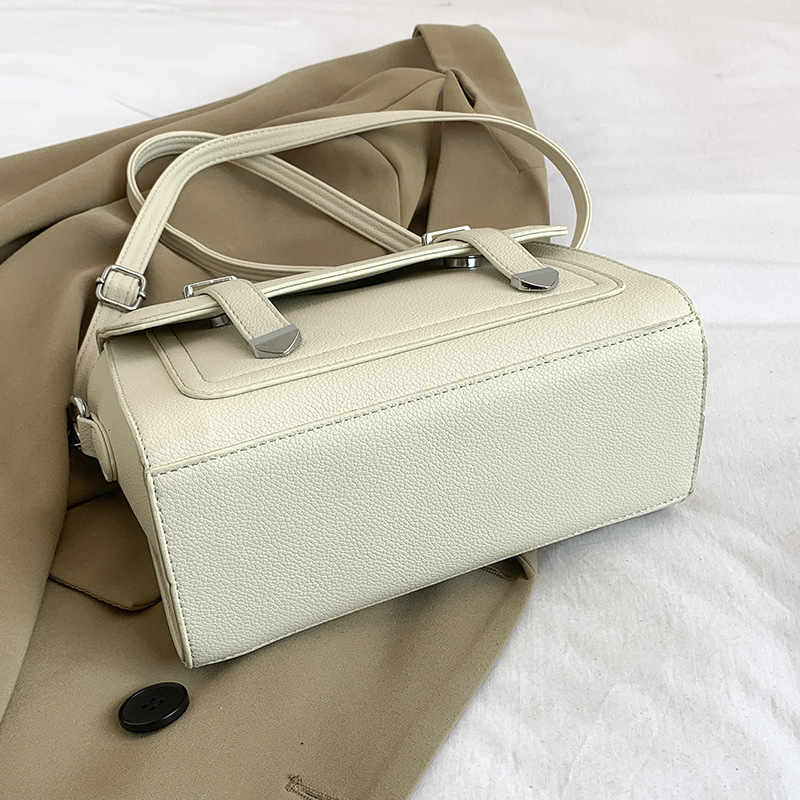 This year, fashionable and high-end small bags are in vogue. They are versatile, niche designs, single-shoulder crossbody bags, and simple square bags Specification drawing
