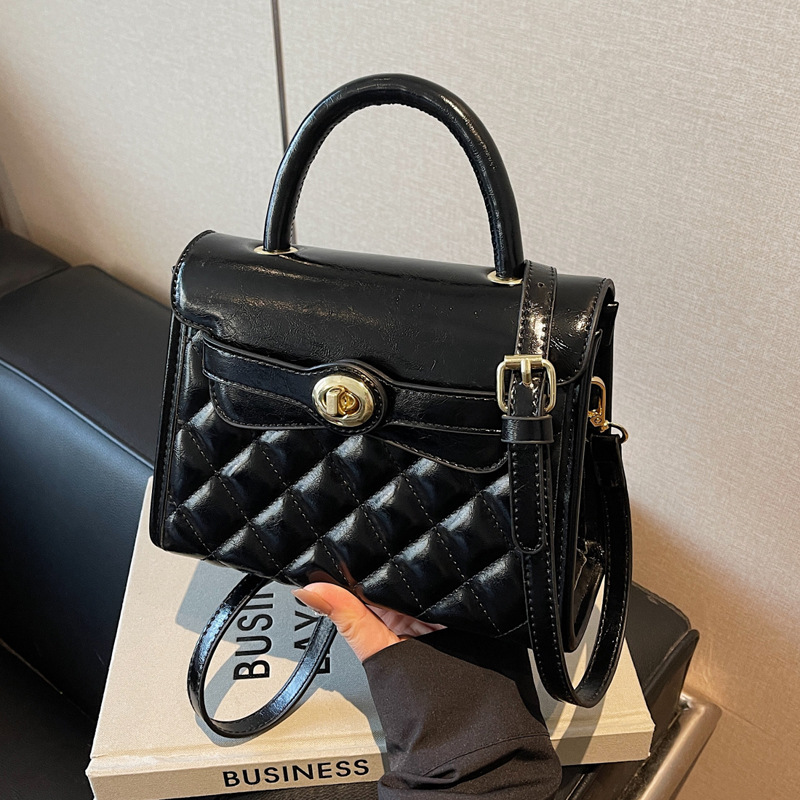 A retro hand-held small square bag for women in the early spring of 2025, a simple and elegant single-shoulder crossbody bag for commuting Specification drawing