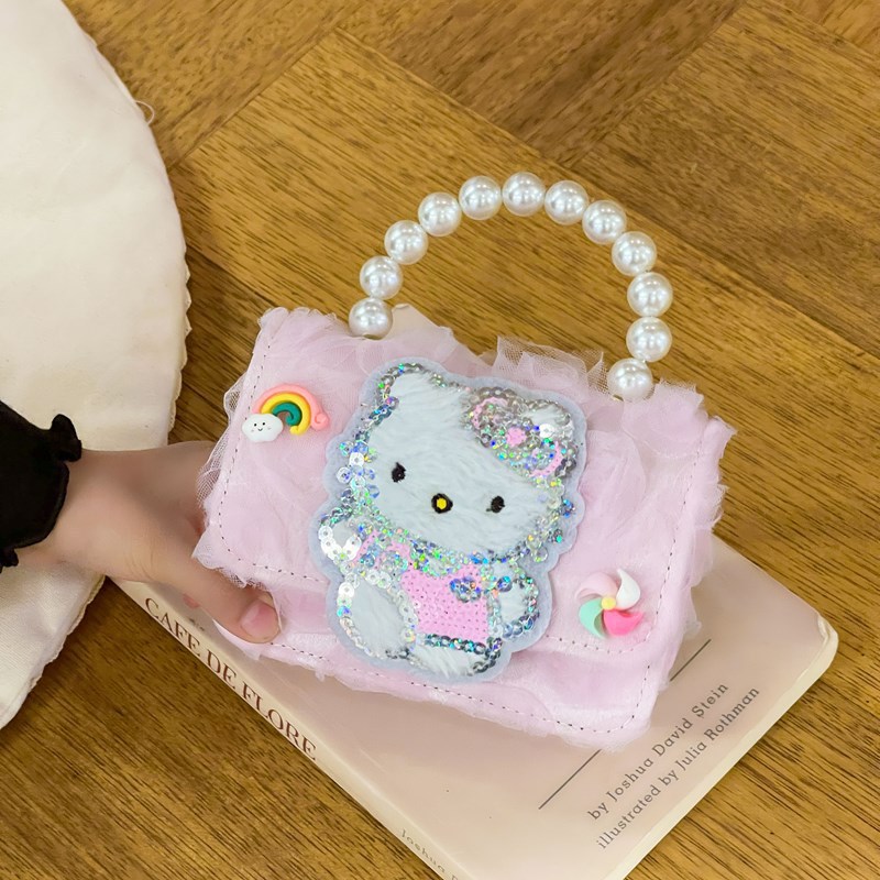 The new girls' bag is fashionable and cute. It's a cartoon plush children's single-shoulder princess crossbody bag that has become a popular choice for little girls to carry Application Scenario