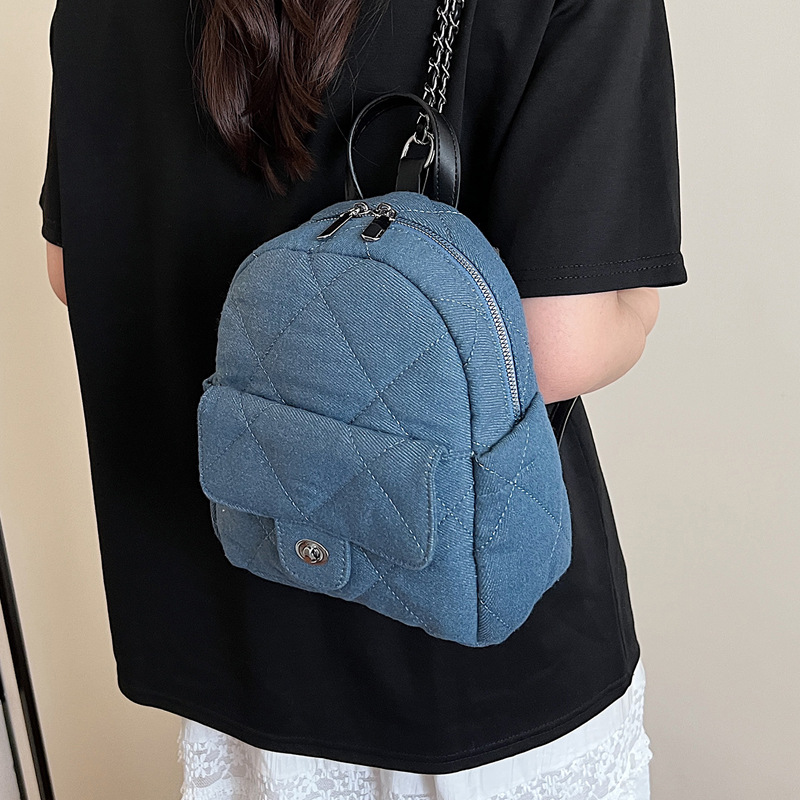 The 2025 summer new Korean-style fashionable diamond-shaped backpack, a stylish small backpack, and a simple hand-held women's backpack Application Scenario
