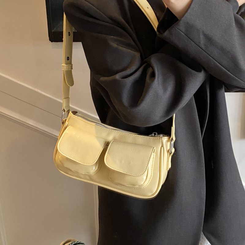 French niche underarm bags for women in summer 2025, new trendy and fashionable motorcycle bags, stylish single-shoulder bags for women Specification drawing