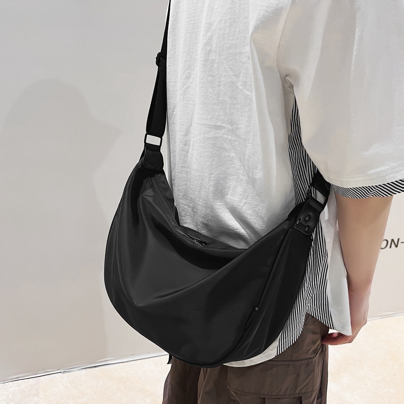 ins Simple nylon fabric crossbody bag for women 2023 new Korean style fashionable single-shoulder dumpling bag for students, trendy single-shoulder bag details Picture