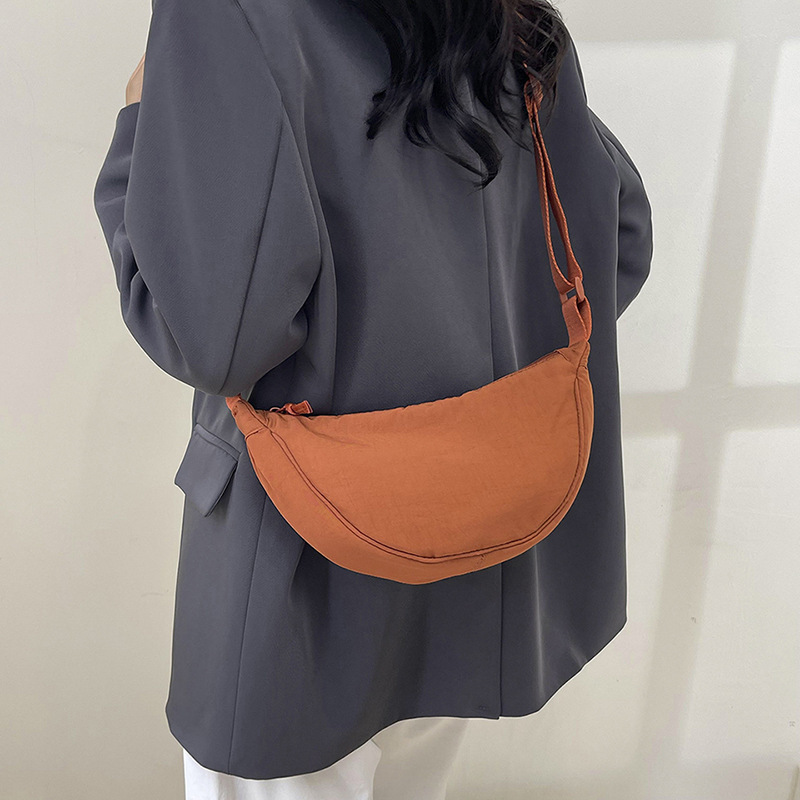 Nylon crossbody bag for women 2024 New style trendy dumpling bag, lightweight small crossbody bag, underarm bag, simple single-shoulder sports bag details Picture