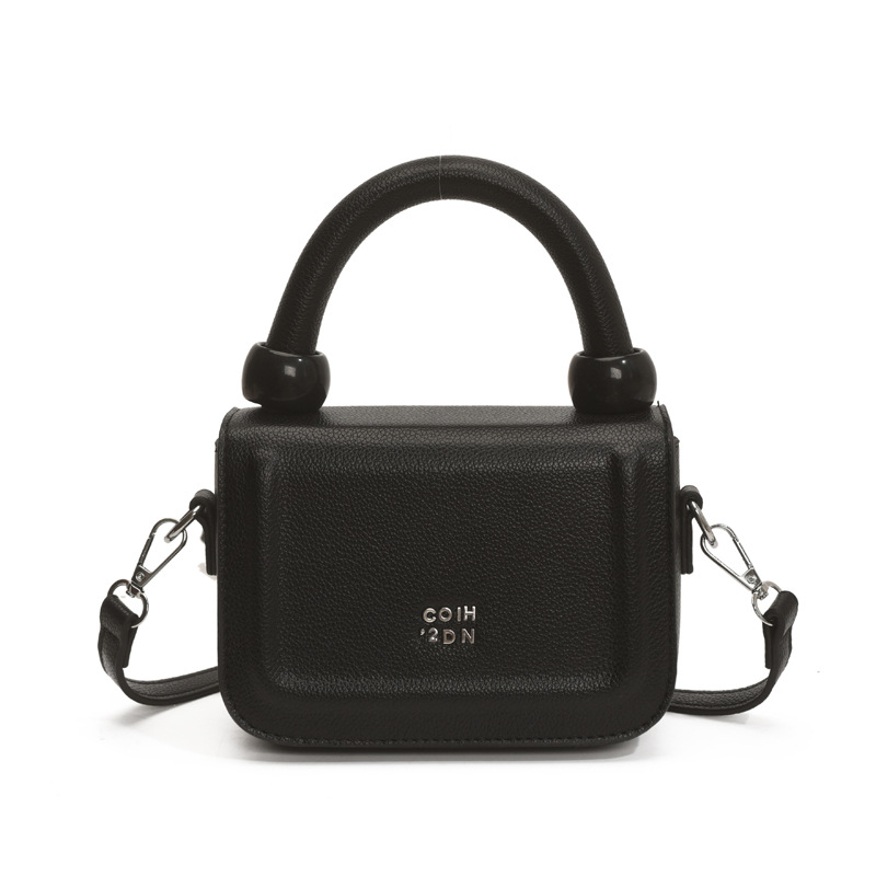 The 2025 summer new trendy and fashionable single-shoulder versatile crossbody bag in pure color is a simple crossbody commuting handbag Item Picture