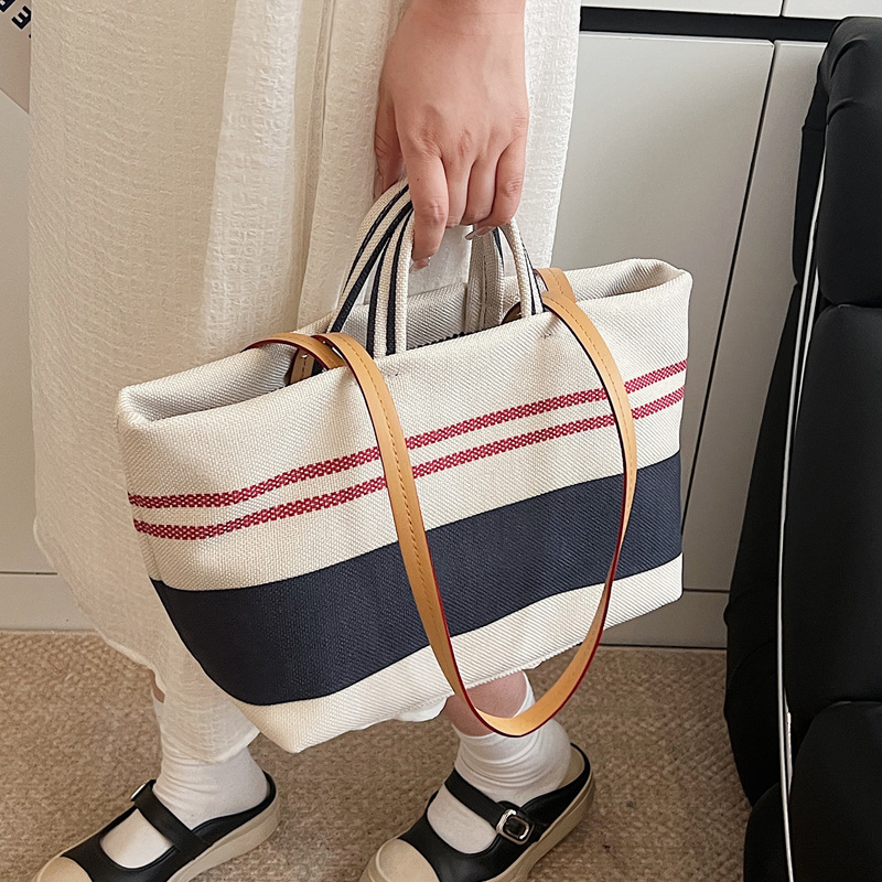 2025 Summer new beach bag shopping bag, hand-held laid-back style, fashionable and simple woven fabric bag, single-shoulder tote bag details Picture