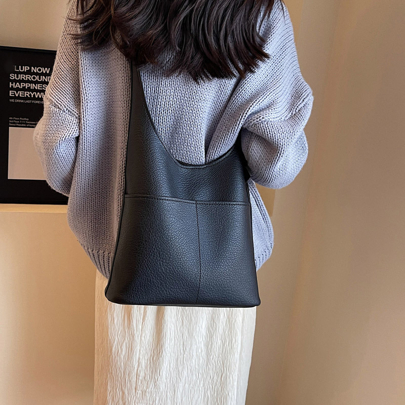 Large-capacity commuter bag, women's crossbody bag, 2025 new soft surface bucket bag, versatile single-shoulder armpit bag, women's bag details Picture