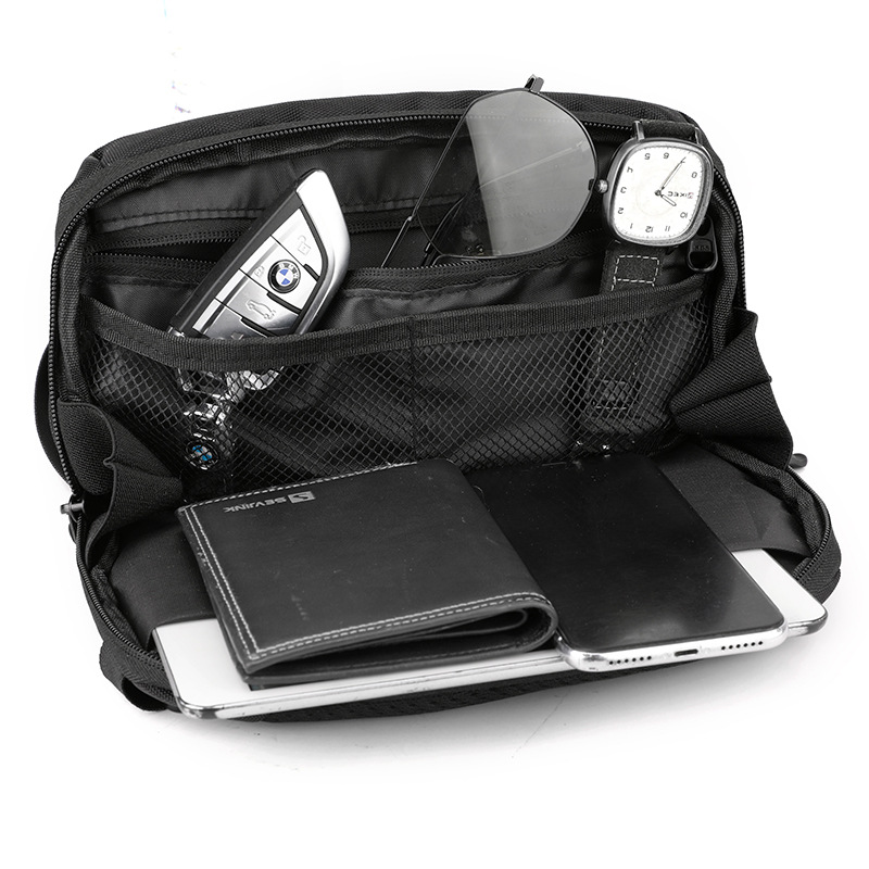 New personalized, casual and versatile crossbody bag, fashionable and trendy nylon single-shoulder bag, wholesale men's chest bag for outdoor travel Application Scenario