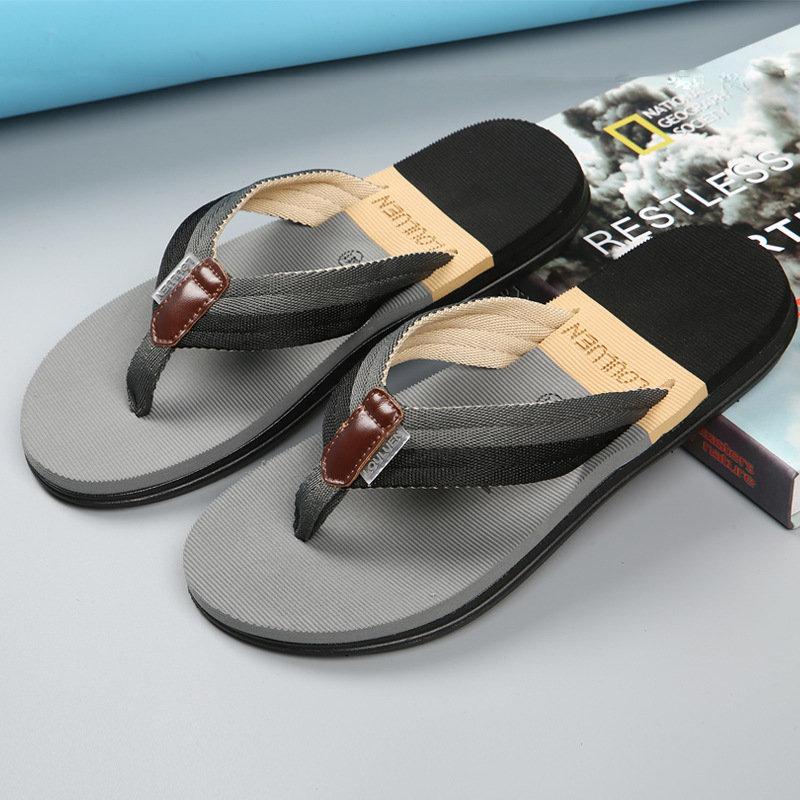 Summer new student couple flip-flops beach shoes, men's outdoor casual anti-slip flip-flops, large size Application Scenario