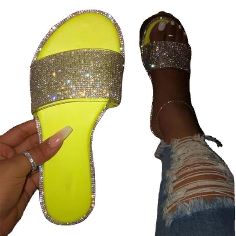 In the summer of 2021, cross-border bestsellers are popular women's shoes: diamond snake-patterned large-sized sandals, multi-color flat one-shoulder flip-flops for women Item Picture