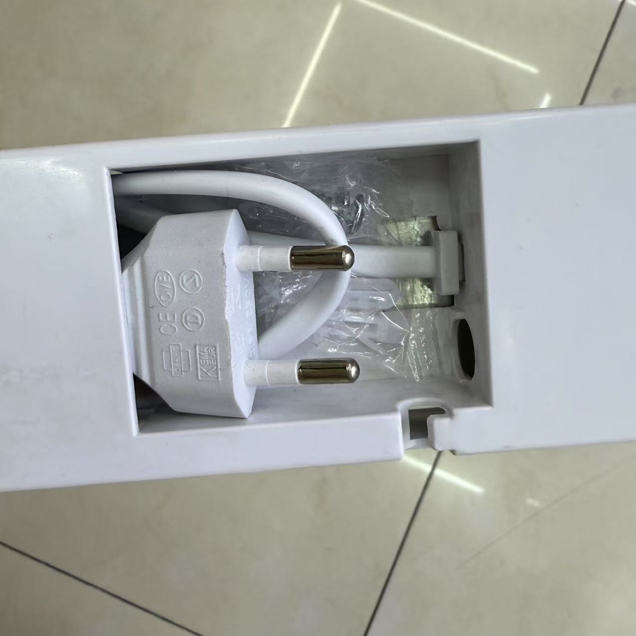 Transparent plug-in high-brightness truck body light with crystal surface, suitable for both roof and vehicle interior lights Specification image