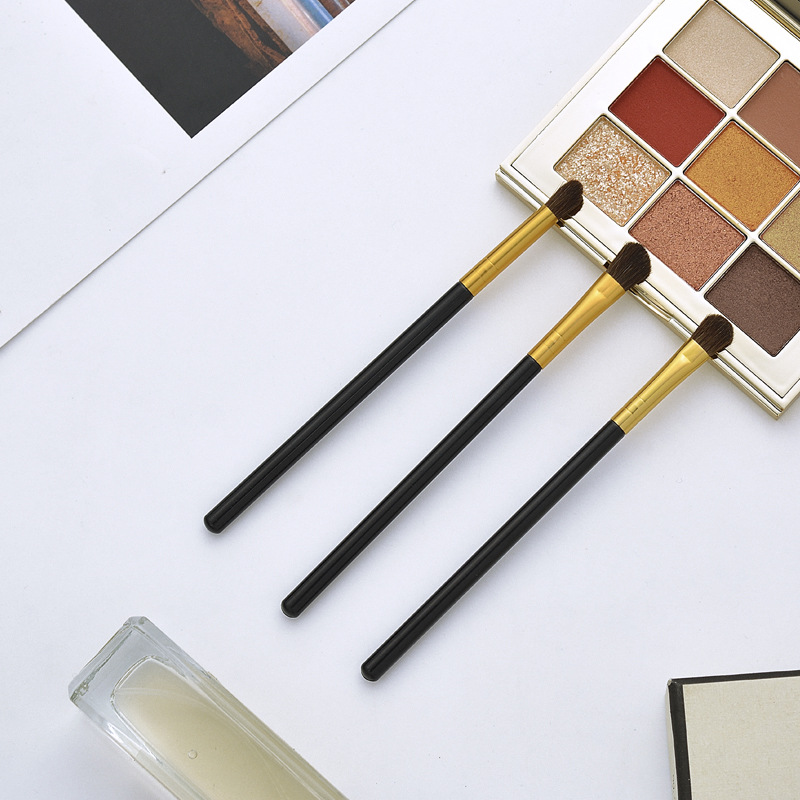 A complete set of animal hair makeup brushes, beginner's 3-piece horse hair set, new eyeshadow brush wholesale, portable beauty tools full figure