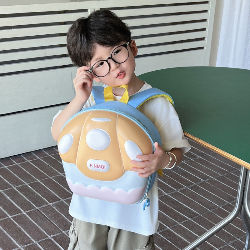 The 2024 new mushroom eggshell bag for kindergarten children and students is a fashionable backpack for casual outings, cute and portable Application Scenario
