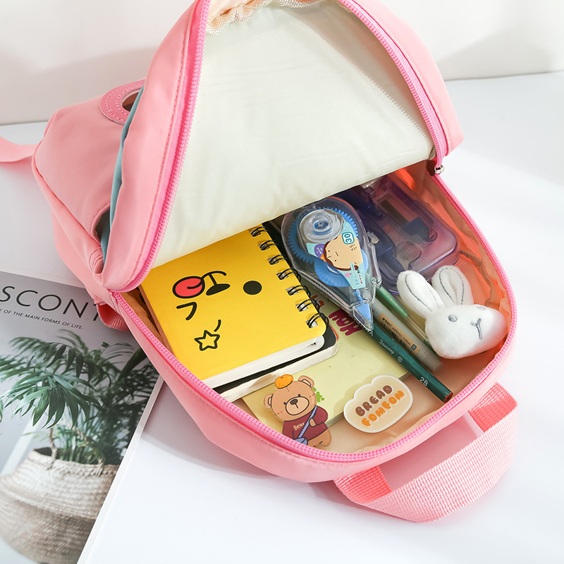 New plush toy children's backpacks, lightweight kindergarten school bags, creative and cute bear backpacks, one-piece consignment Application Scenario