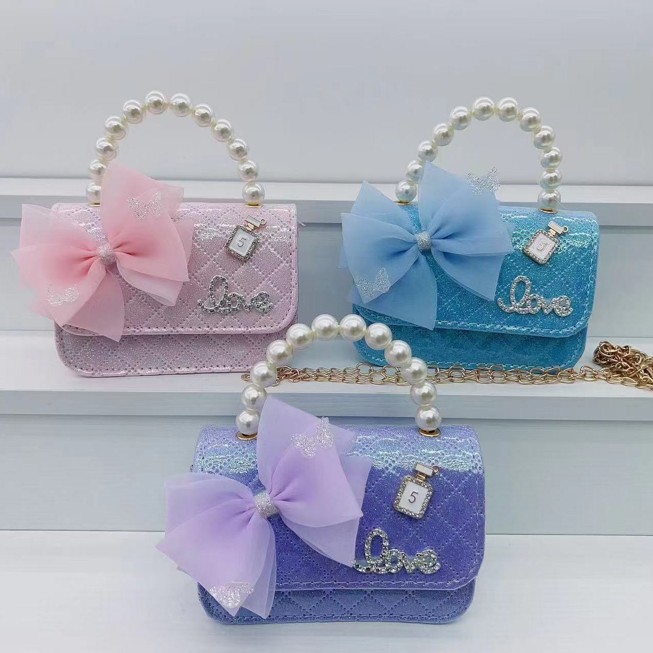 Korean-style children's pearl handbag, ins fashion girls' bag, children's cartoon trend chain handbag, small sachet Application Scenario