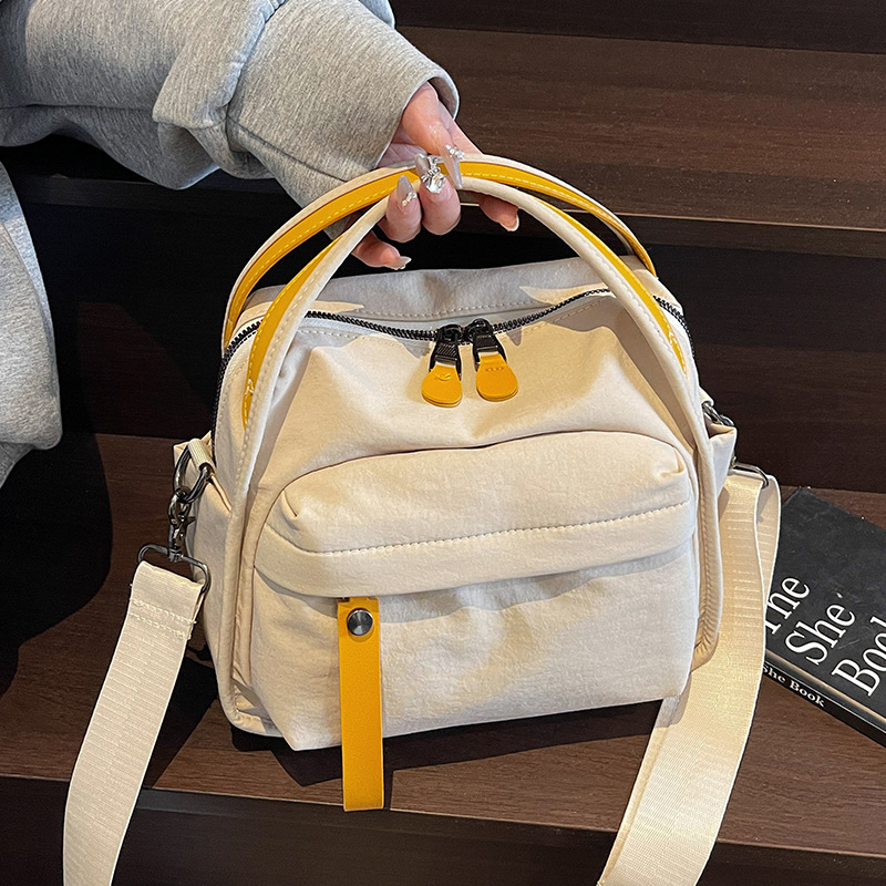 A simple and casual single-shoulder canvas bag for women in the summer of 2025, a high-end crossbody bucket bag details Picture