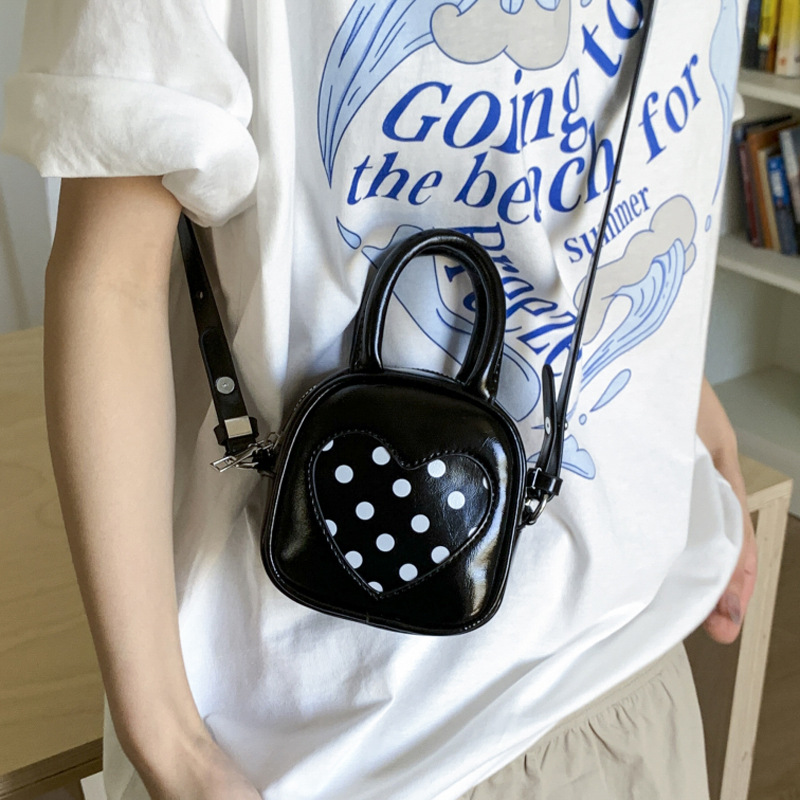Korean-style niche polka dot handbag with a patchwork design sense, small square bag, trendy and individual, mini fashionable single-shoulder crossbody bag Application Scenario