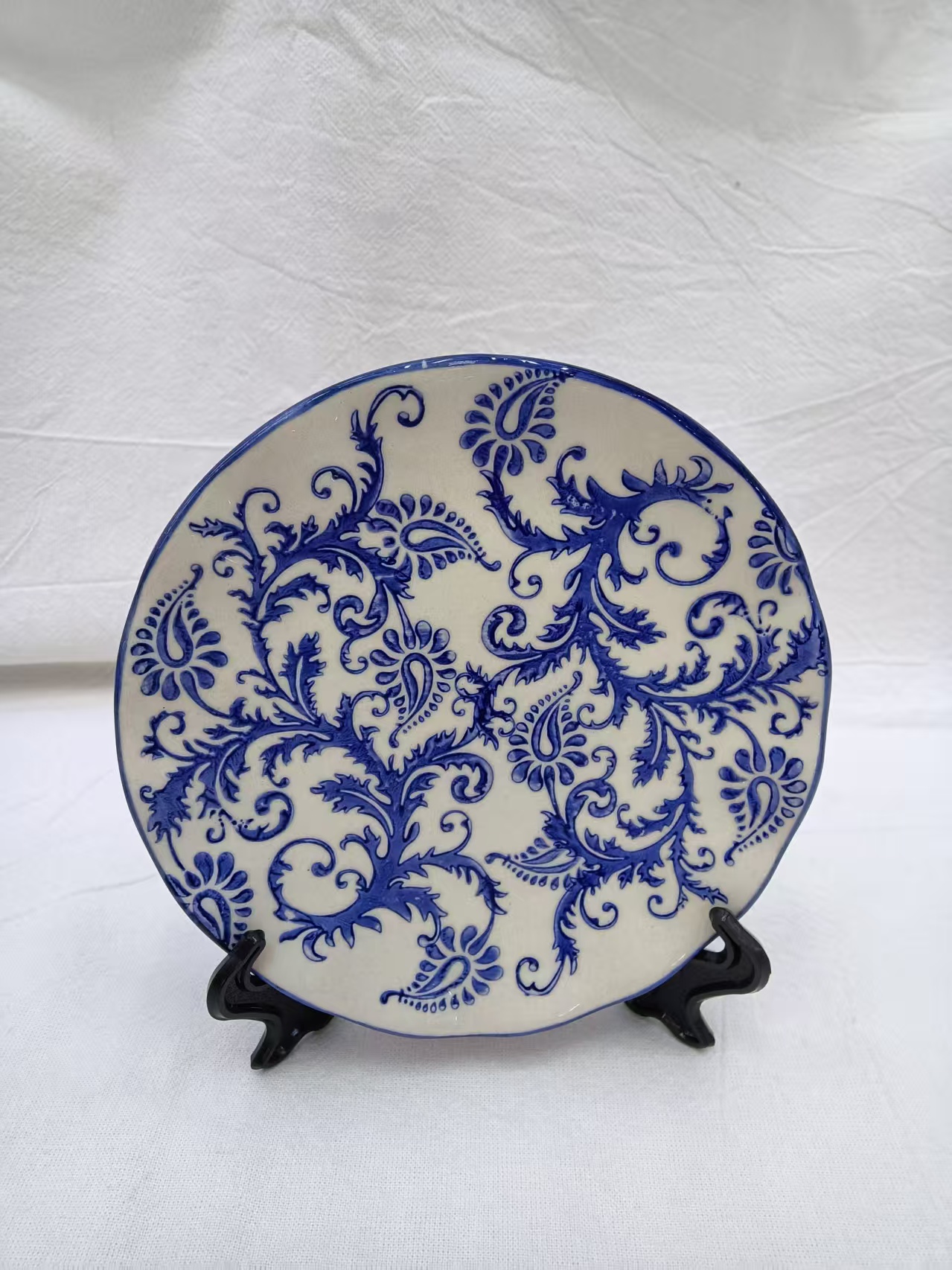 National trend exquisite ceramic vase decorative item, home decoration art piece, blue and white porcelain small and simple design floral arrangement vase Application Scenario