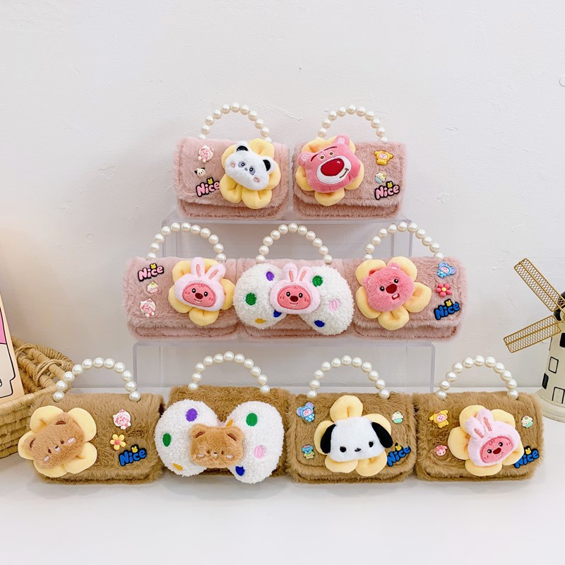 New sweet and cute plush square bag for autumn and winter, fashionable chain mini handbag, cartoon bear crossbody bag details Picture