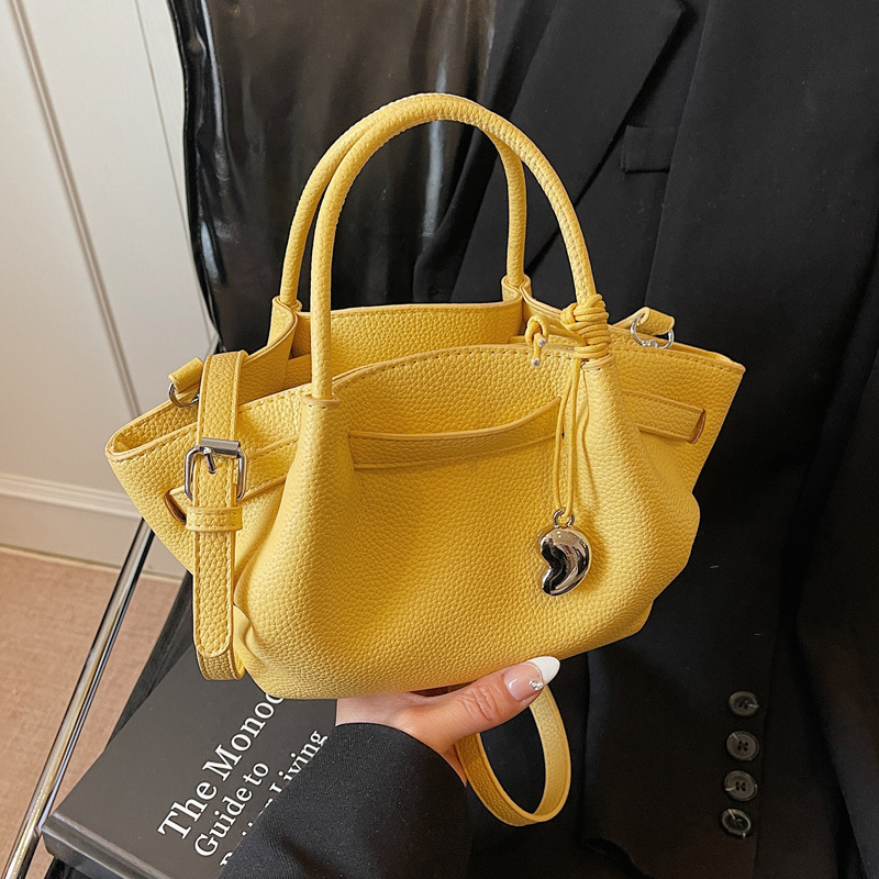 Hand-held bucket bag, women's bag, Korean retro 2025, trendy and fashionable texture, casual single-shoulder bag, commuter crossbody bag full figure
