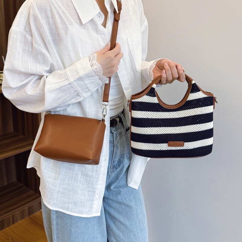 Korean style laid-back and relaxed tote bag 2025 new summer versatile woven and pieced large-capacity single-shoulder bag details Picture