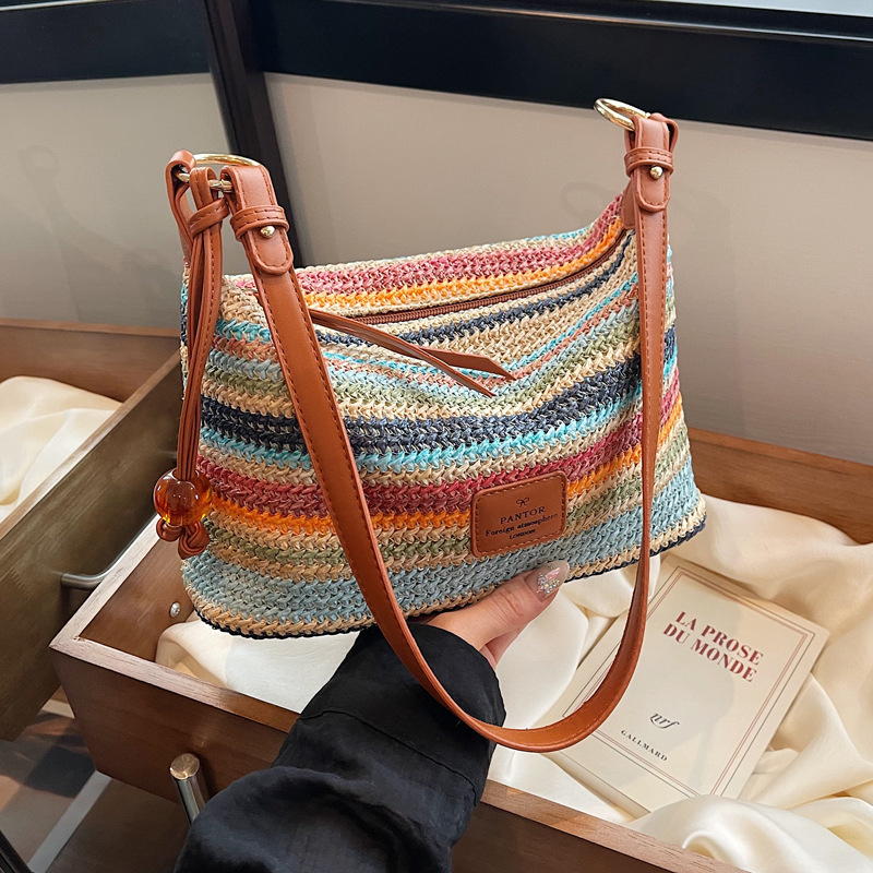 Summer woven small bag for women, 2025 new style single-shoulder crossbody bag, fashionable straw woven bucket bag, seaside vacation bag full figure