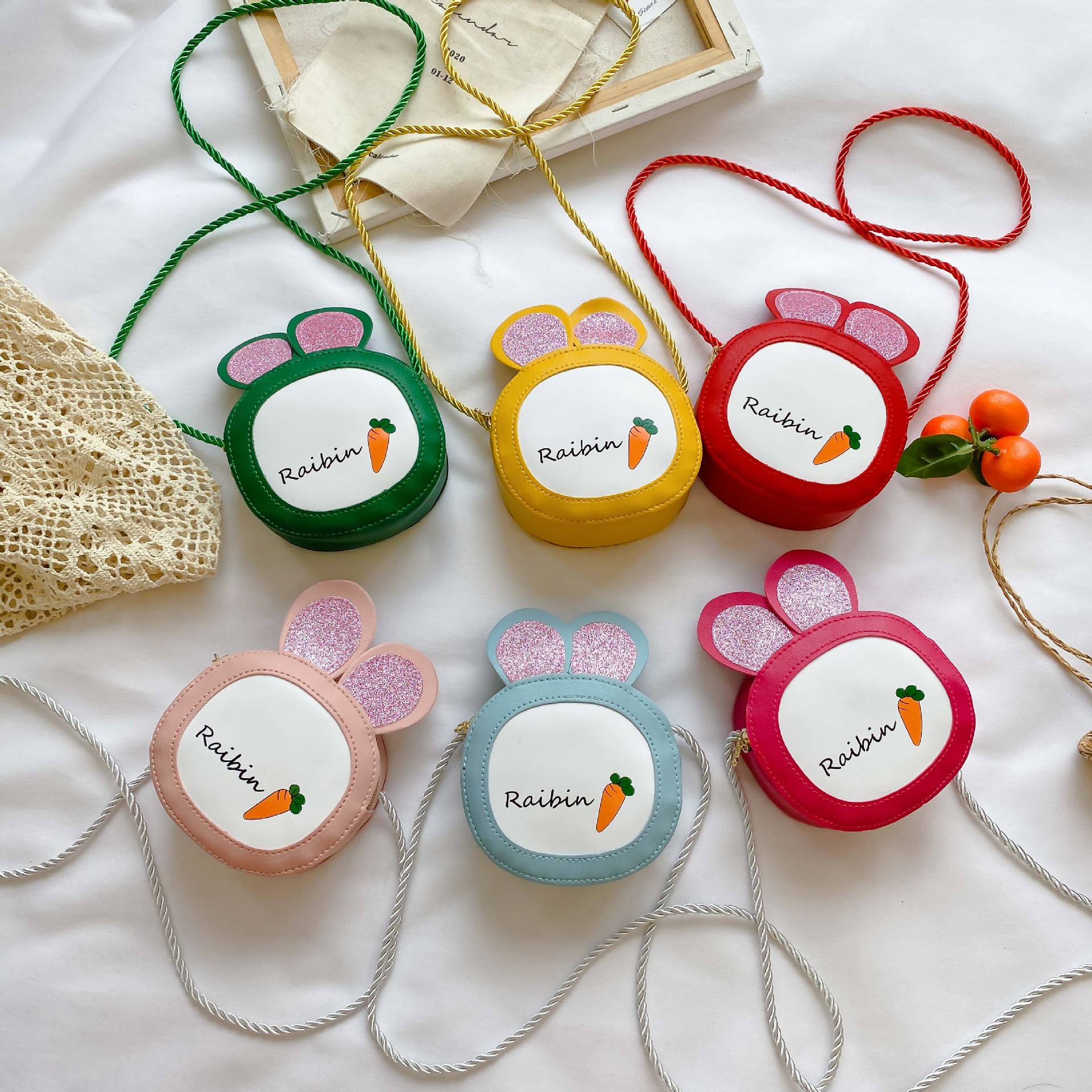 Korean-style girl's small bag, children's crossbody bag, fashionable small bag, trendy little girl, baby mini, cute cartoon crossbody bag full figure
