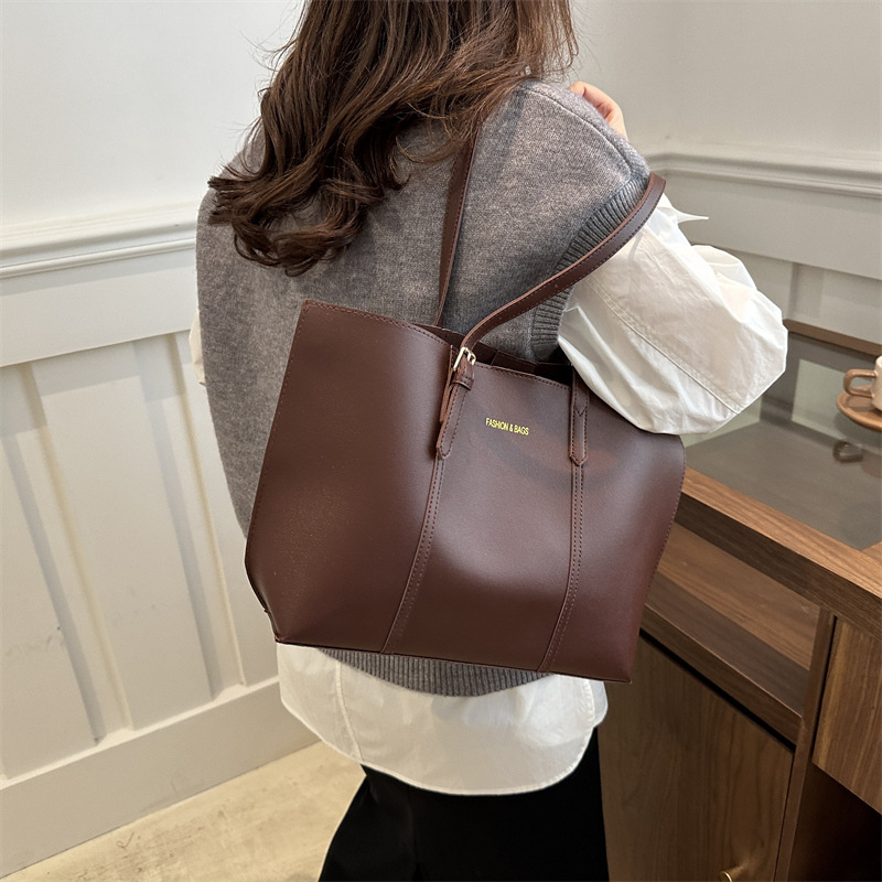 Wholesale of retro, simple and elegant tote bags from the manufacturer. New stylish, large-capacity single-shoulder bags for commuting and casual use details Picture