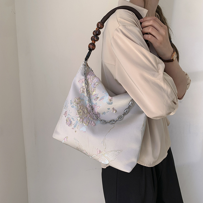 A new large-capacity casual sandalwood beaded handbag with a single shoulder and underarm tote bag in Chinese style 2024 Specification drawing