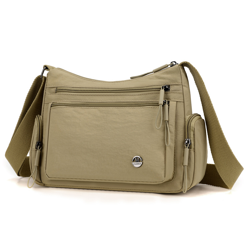 New travel bags: Fashionable crossbody bag for women, nylon large-capacity travel single-shoulder bag for women to work and commute Item Picture
