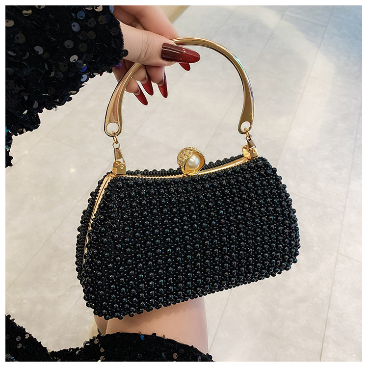 New pearl lady's handbag, banquet dress crossbody bag, elegant socialite dinner bag, high-end underarm bag wholesale Application Scenario