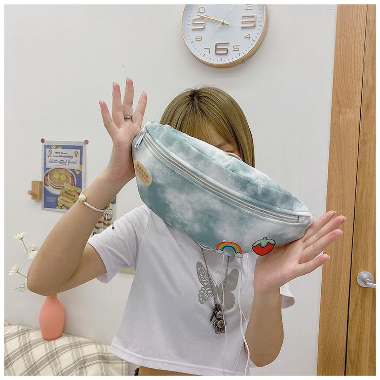The 2024 new style of Japanese Harajuku trendy single-shoulder bag, a unique tie-dyed girl's chest bag, is fashionable and versatile. It's a single-shoulder crossbody bag details Picture