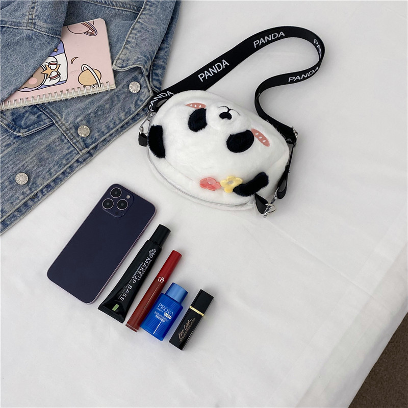 Cute panda plush bag for girls 2024 new trendy Japanese style girl crossbody bag Cartoon soft and cute doll bag Application Scenario