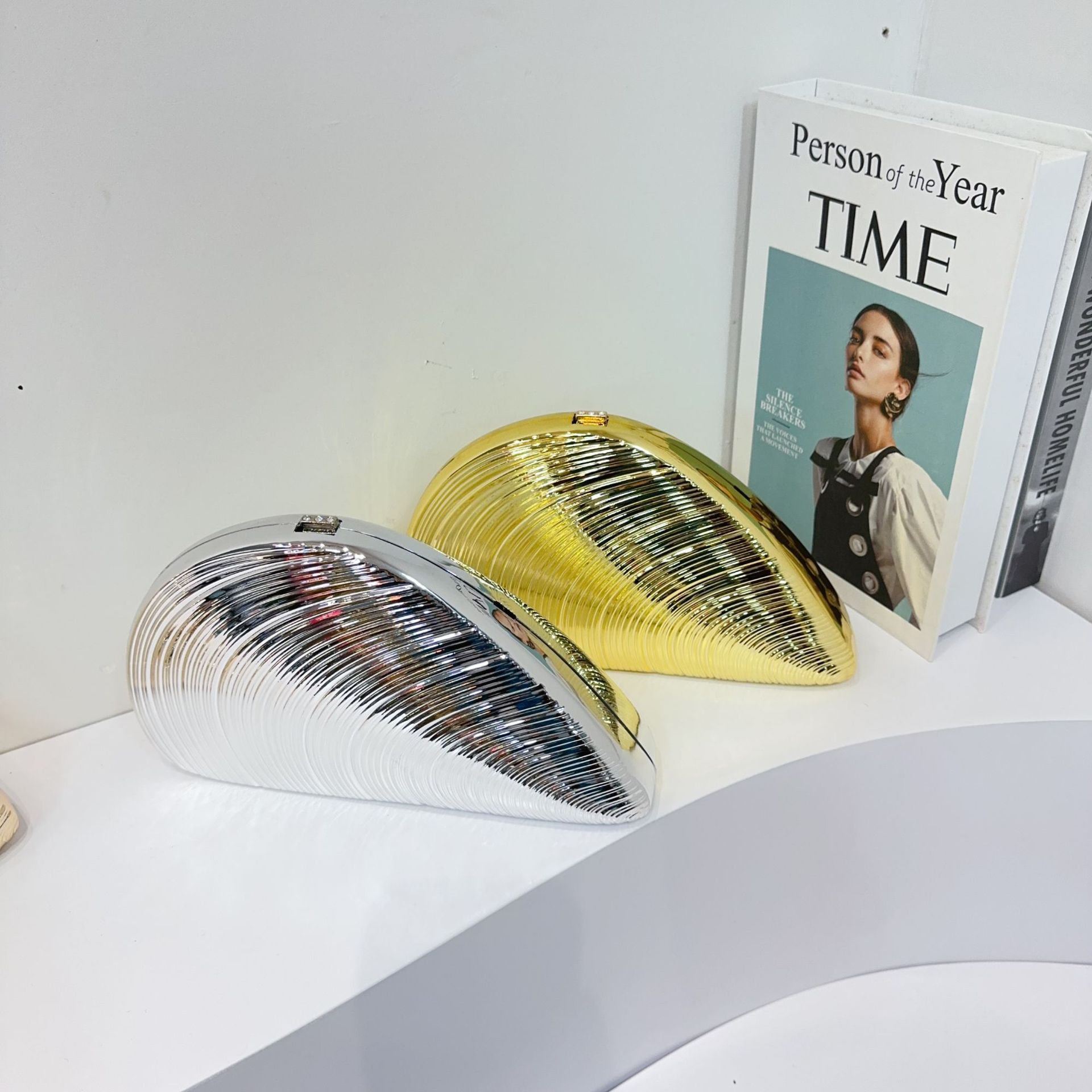 New acrylic shell bag, hand-held evening bag, chain flash women's bag, fashionable, individual and creative, threaded crossbody Specification drawing