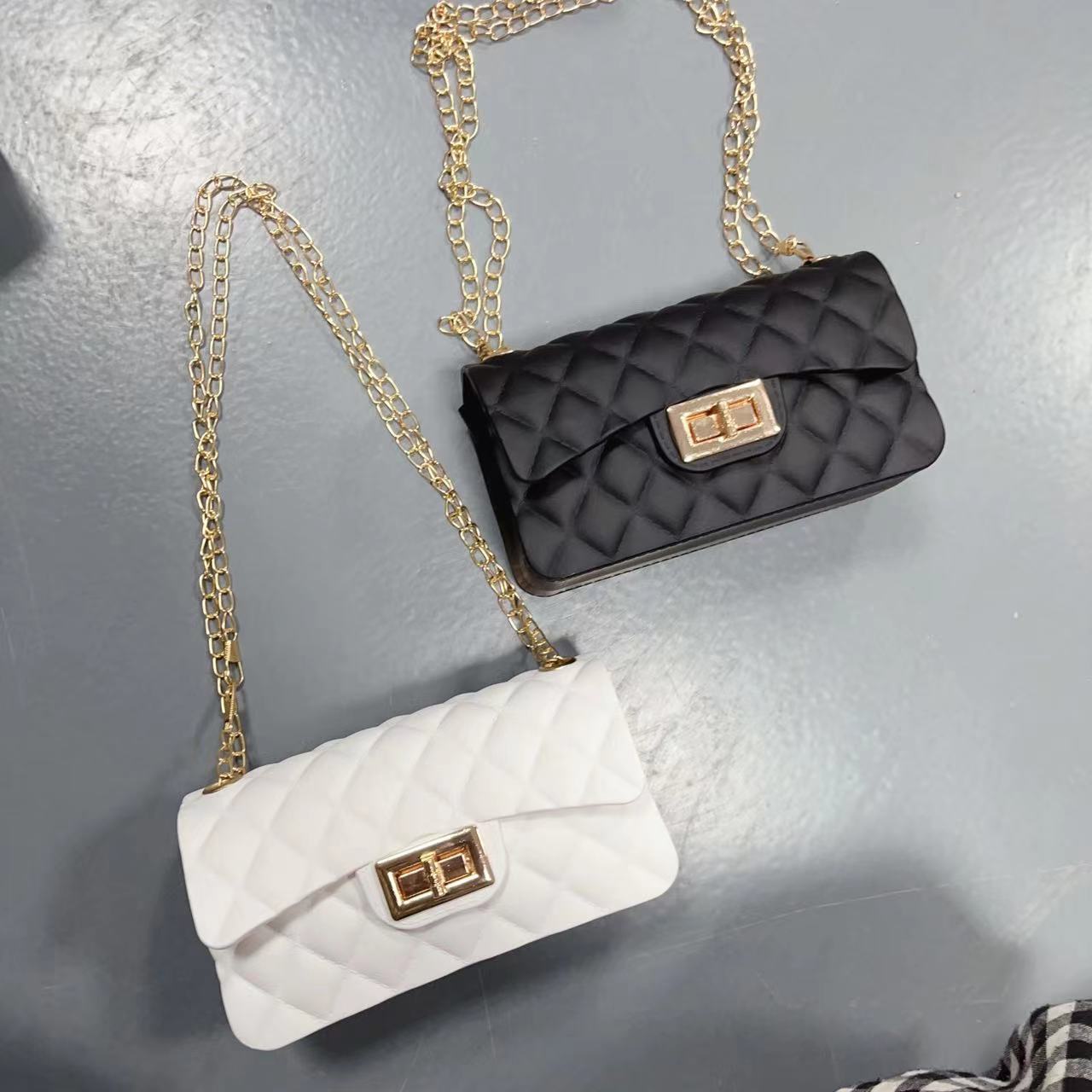 In the summer of 2025, the manufacturer is clearing out diamond-shaped bags, women's bags, single-shoulder bags, women's bags, crossbody bags and pvc bags Application Scenario