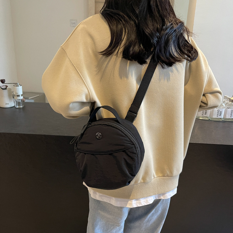 High appearance level, stylish and durable small round bag, new versatile and lightweight commuting single-shoulder bag, simple crossbody handbag wholesale Specification drawing