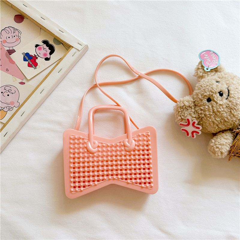 2025 New children's cute jelly bag, butterfly bag, woven and hollowed-out vacation beach bag, mini coin purse Application Scenario
