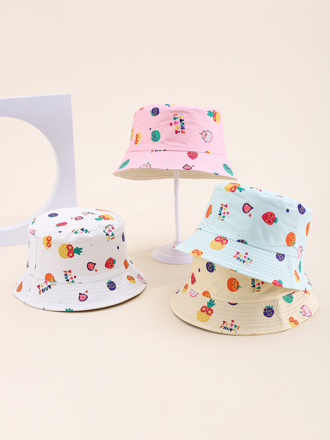 Spring and summer bestsellers: Children's fruit glasses with printed double-sided fisherman hats. Cute cartoon classic, versatile and personalized. Children's double-sided fisherman hats, all with a pier circumference of 54CM full figure