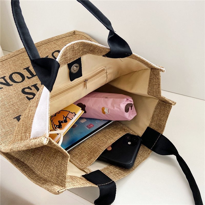 The 2020 autumn new handbag women's large-capacity Korean style lettered linen bag is a trend of large shopping bags for autumn and winter Application Scenario