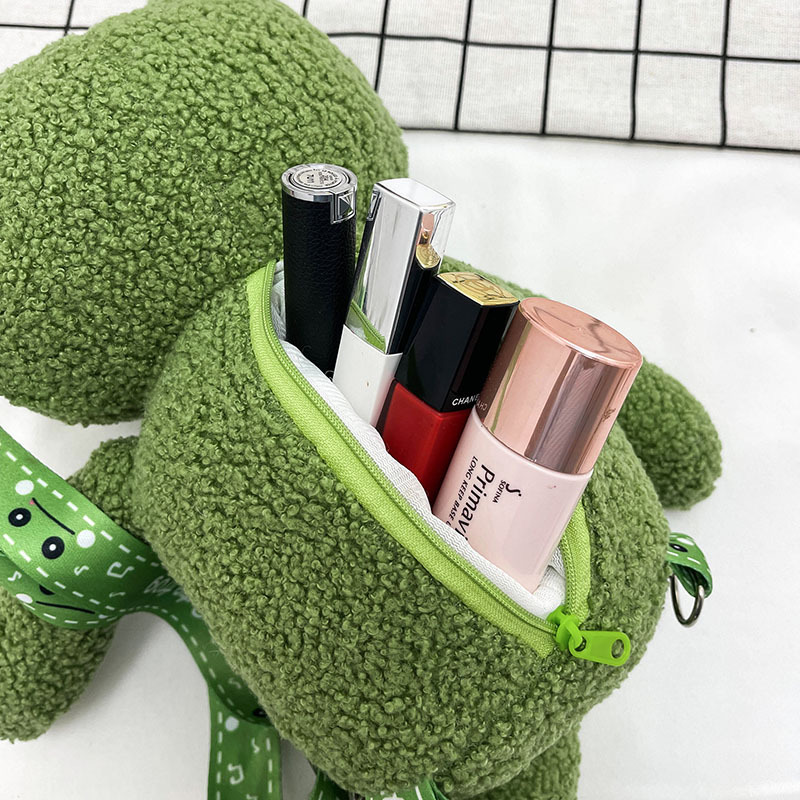 2021 Autumn New stylish and cute green frog single-shoulder crossbody bag wallet plush toy birthday gift for girls Application Scenario