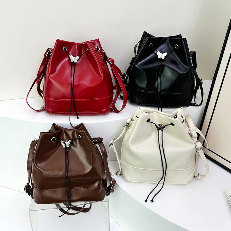 Fashionable and stylish single-shoulder crossbody bag, new large-capacity, niche design backpack, beautiful and versatile bucket bag for women wholesale full figure