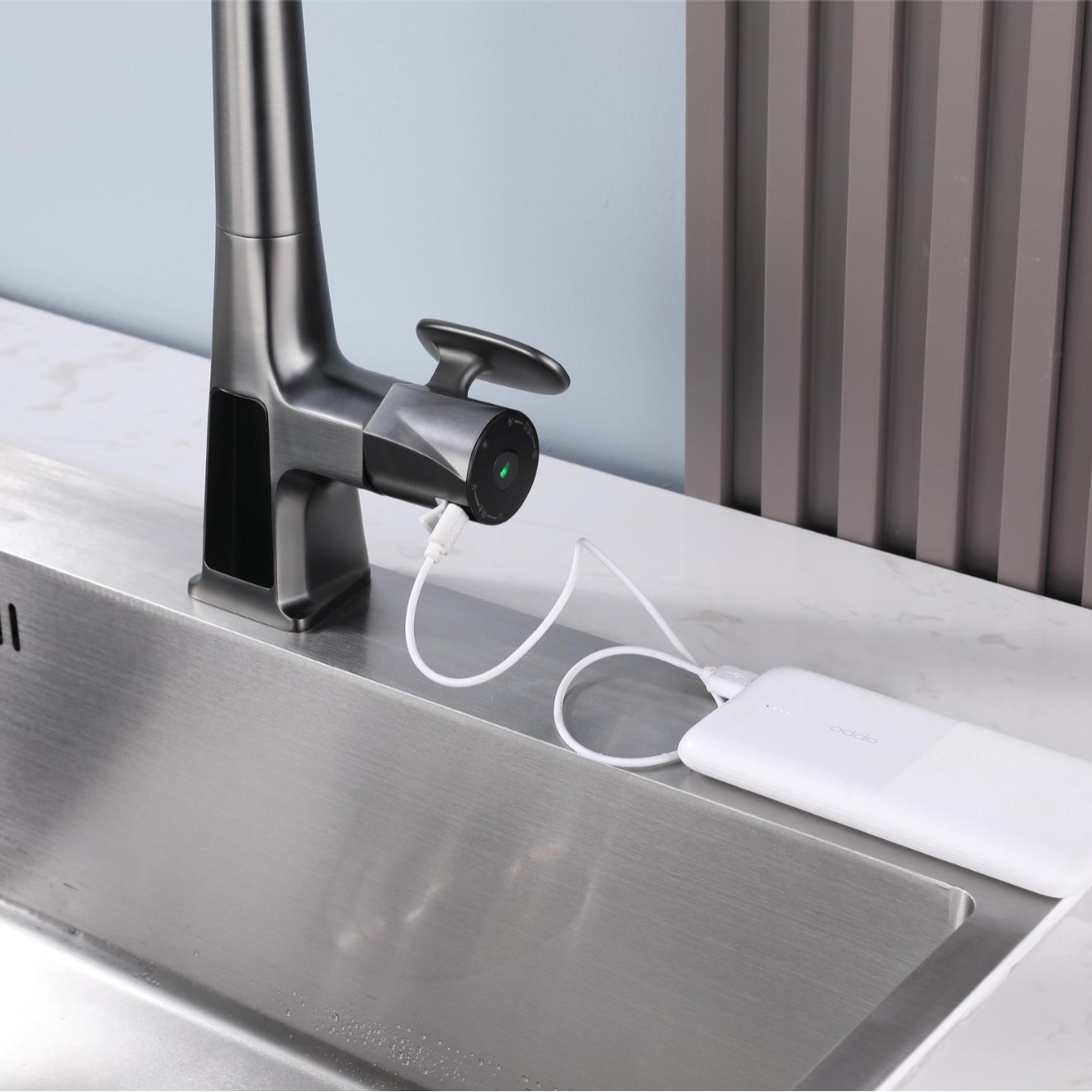 Digital display sensor gun, grey kitchen pull-out faucet, sink, cold and hot pressurized, multi-mode faucet Application Scenario
