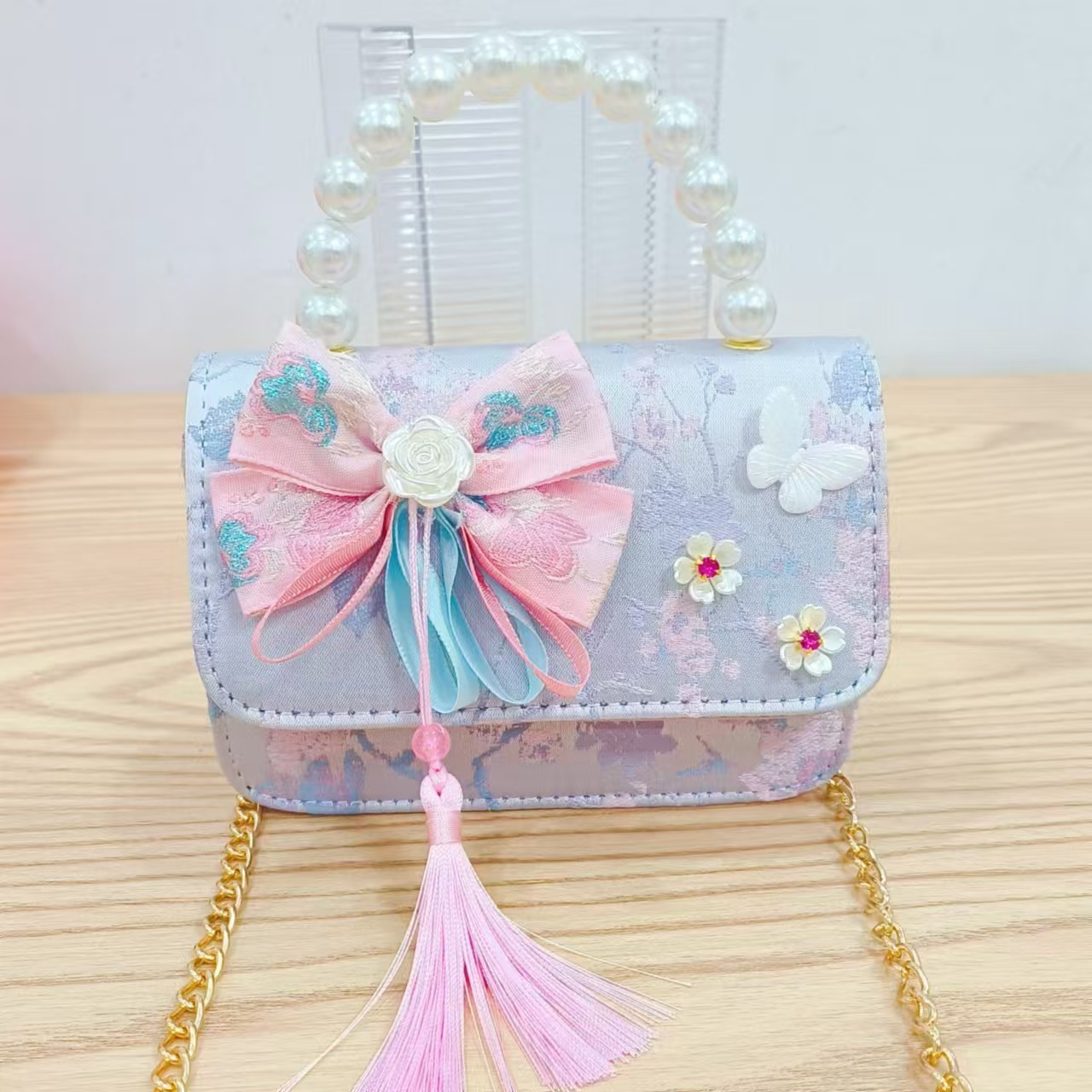 Chinese-style bow children's bag, little Chanel-style pearl coin purse, princess crossbody handbag, Hanfu accessory bag Application Scenario