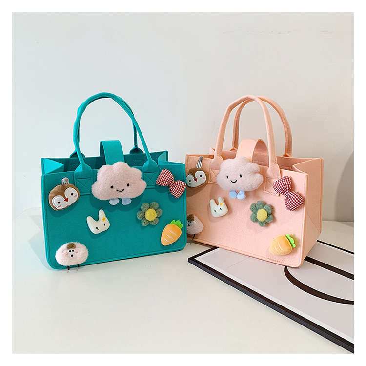 Wholesale of new cartoon felt bags for children's 100th birthday party souvenirs, trendy hand-held wedding gift bags full figure