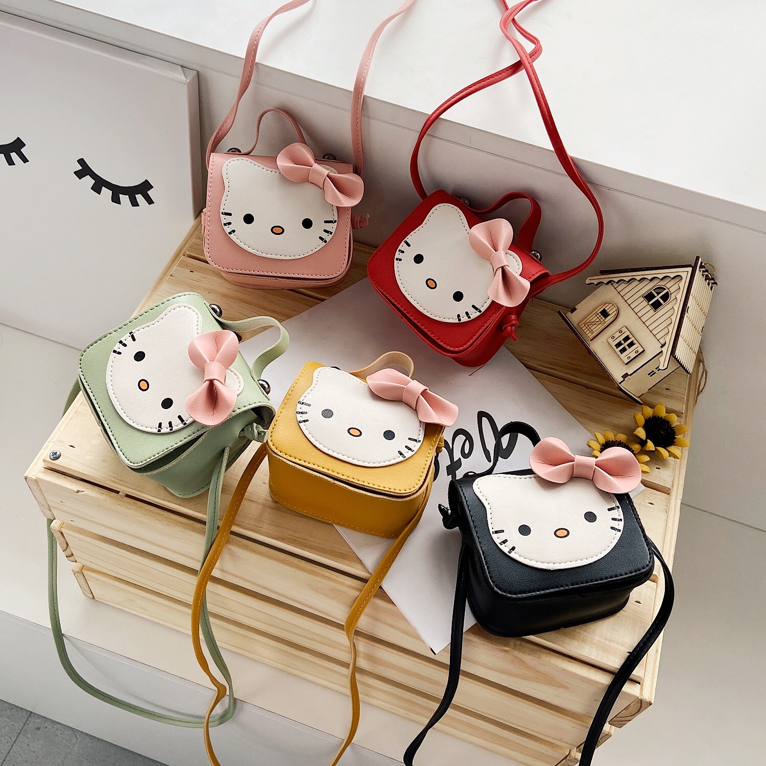 The 2020 new Korean-style cute cat children's small backpack, mini crossbody single-shoulder bag, decorated small change bag is trendy full figure