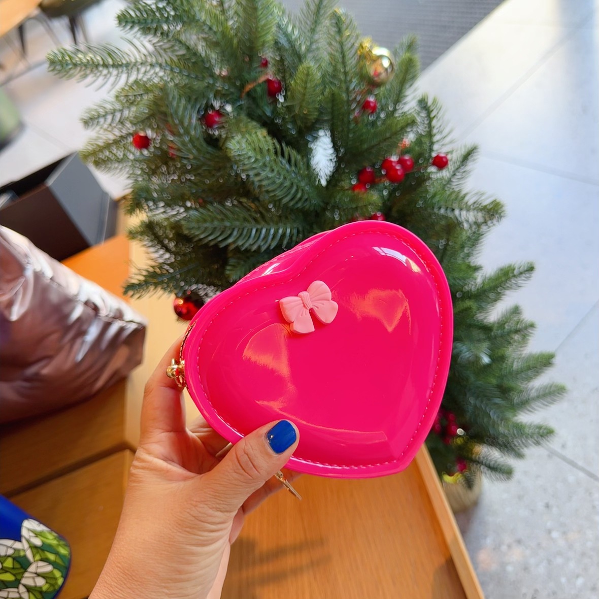 2025 New Fairy Heart Coin Purse, fashionable and cute style, mini mouth red envelope, personalized heart jelly bag Item Picture