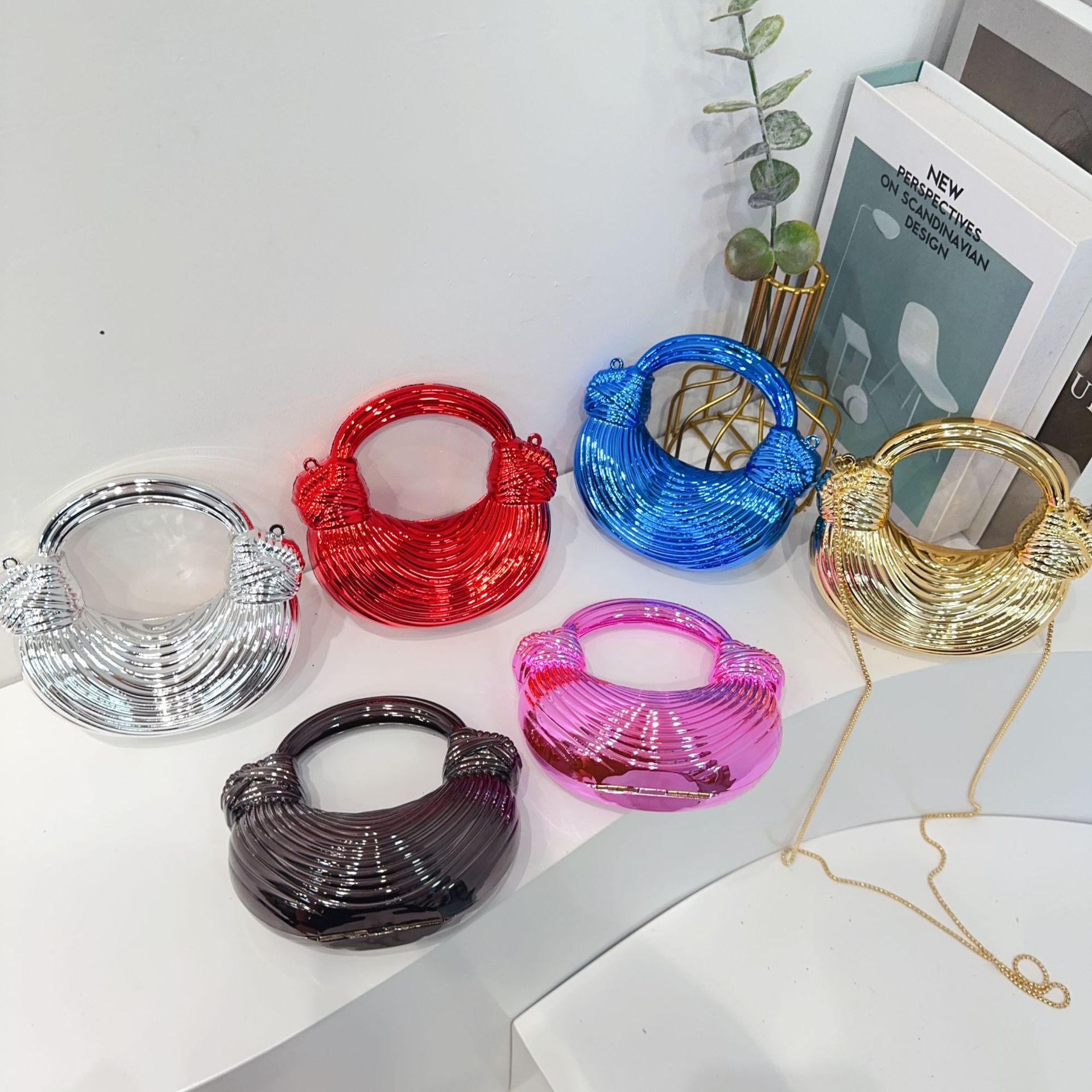 Cross-border foreign trade acrylic high-end ramen Dumpling Bag 2025 New cross-border fashionable diamond-shaped hand-carried chain bag Specification drawing
