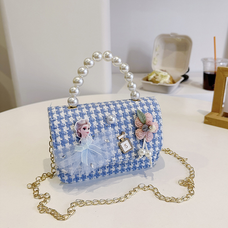 2025 New children's cartoon hand-held crossbody bag with a cute princess cartoon crossbody pearl Application Scenario